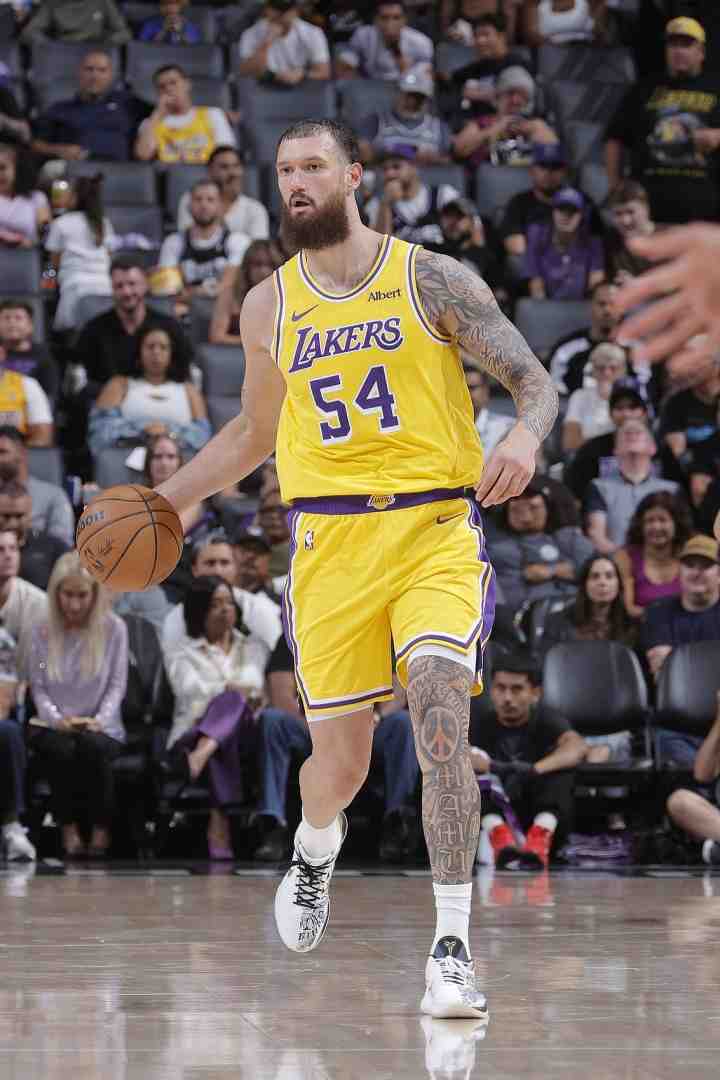 奇兵发力!马穆半场6中5砍11分3助 拉拉维亚三分4中2贡献8分